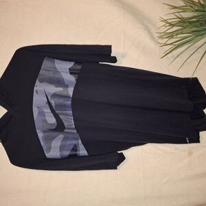 Nike Black and Gray Short Sleeve Tee with Geometric Design